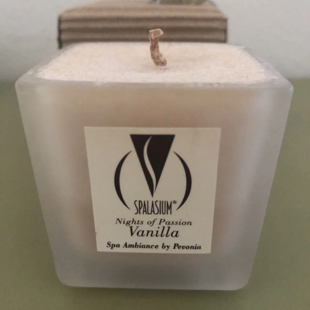 Pevonia Spalasum Nights of Passion Vanilla 4 oz. Candle Hard to find.